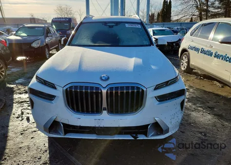2025 BMW X7 xDrive40I z USA, uszkodzony, nr VIN 5UX23EM02S9W23009